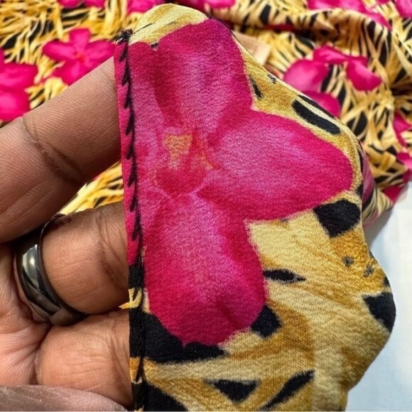 Escada Silk Scarf Fuchsia Pink Floral Hibiscus Hawaiian Print 34x34 Square - Picture 7 of 7